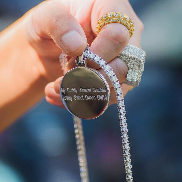 Personalized pendant necklace with pictures