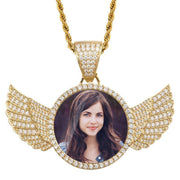 Picture pendant with wings