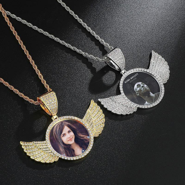 Picture pendant with wings